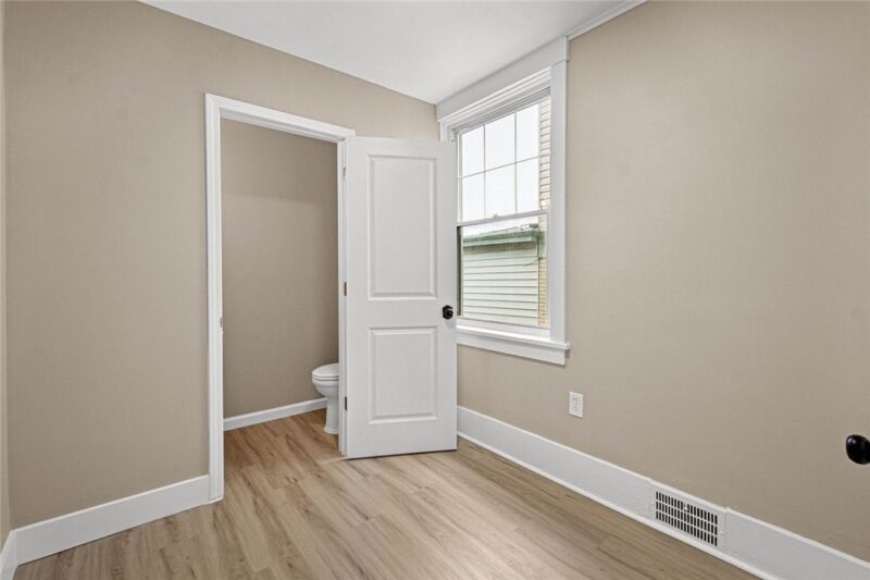 1459 Kelton Avenue — photo 7