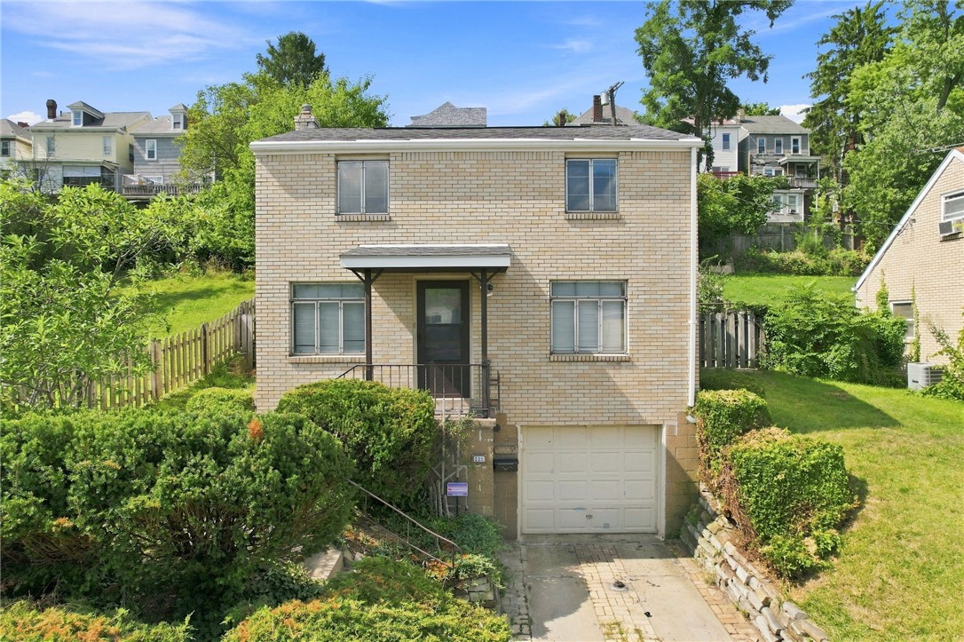 225 Alries St — photo 1