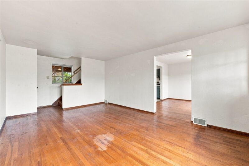 225 Alries St — photo 2