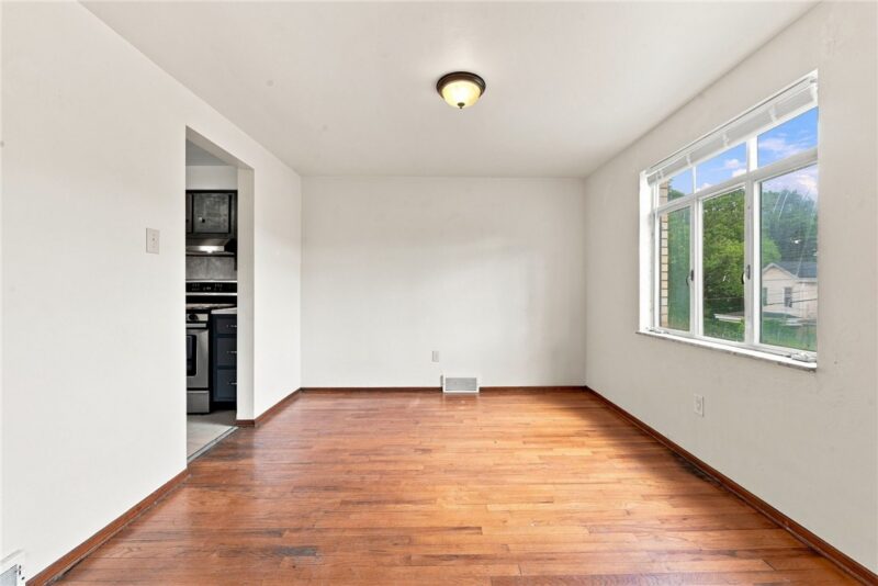 225 Alries St — photo 3