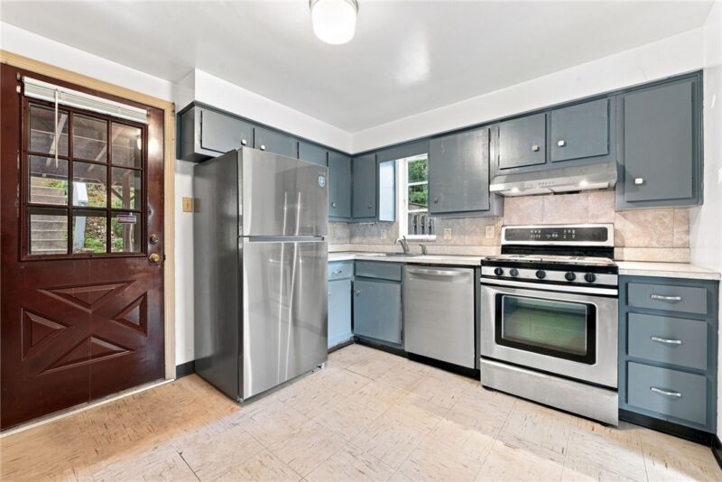 225 Alries St — photo 4