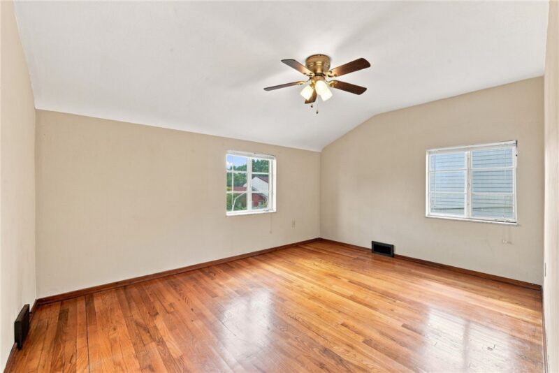 225 Alries St — photo 6