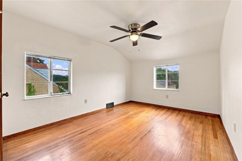 225 Alries St — photo 7