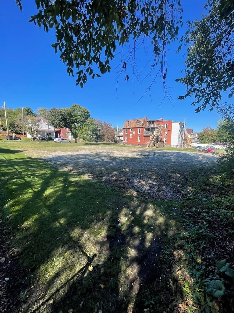 409 S 8th Street — photo 3