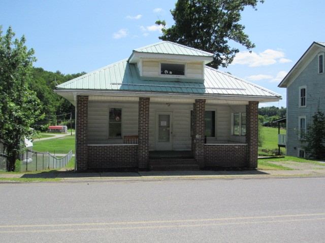 724 Main Street — photo 1