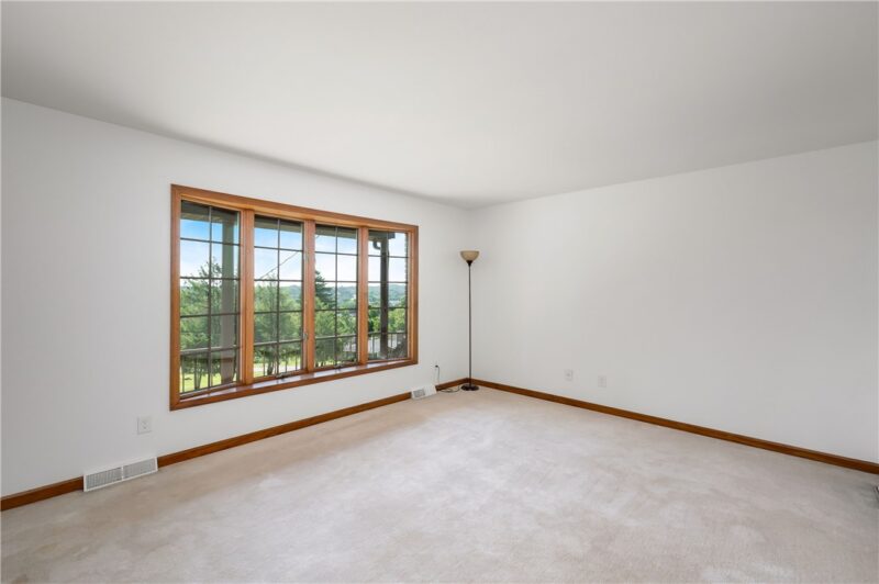 303 Primrose Drive — photo 8