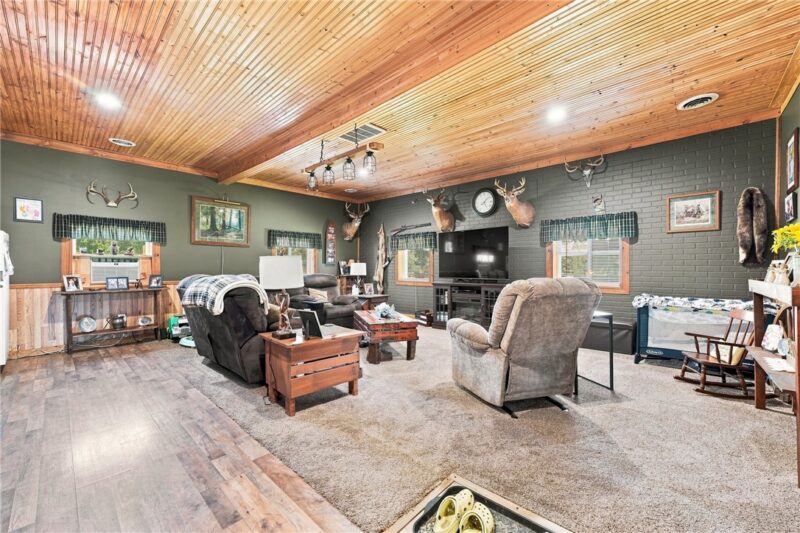 734 Mercer Rd — photo 2