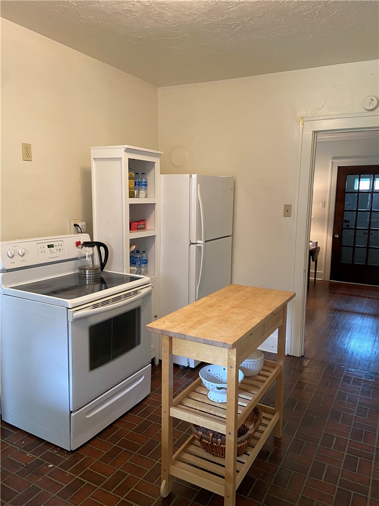 359 Wilson Ave — photo 7