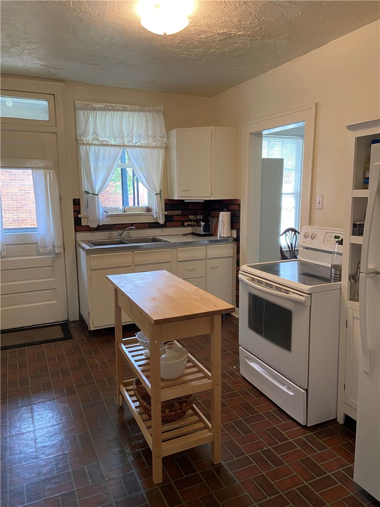 359 Wilson Ave — photo 8