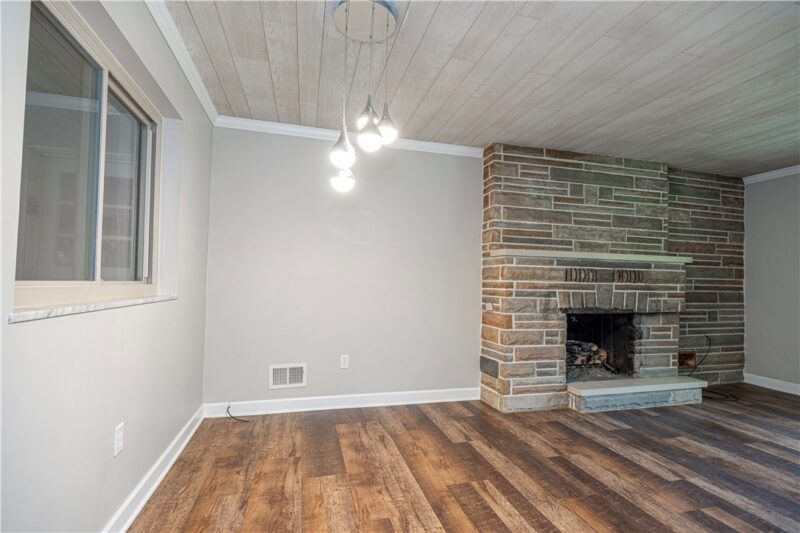 684 Crescent Blvd — photo 4