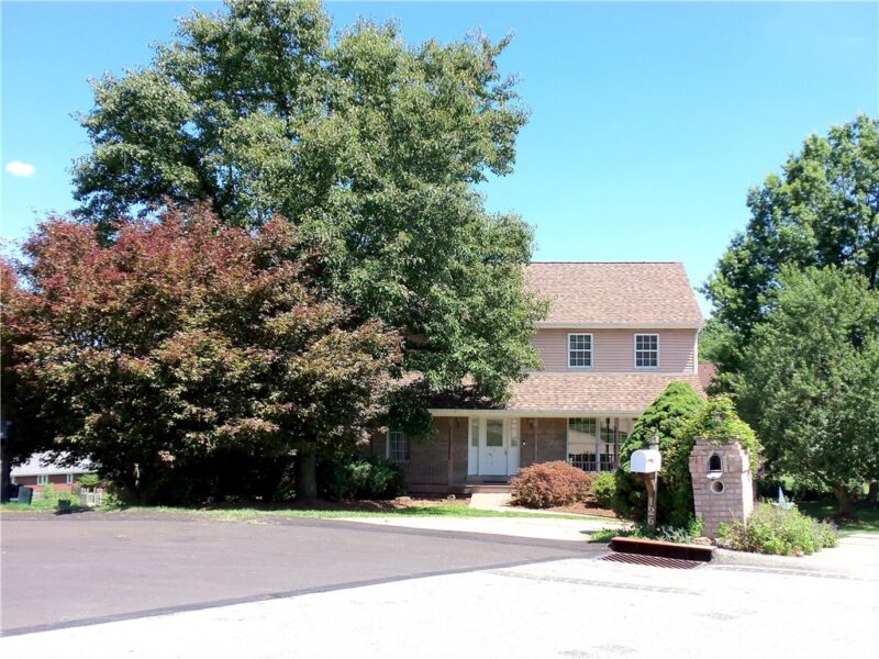 126 Surrey Drive — photo 2