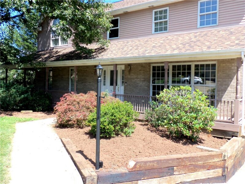 126 Surrey Drive — photo 3