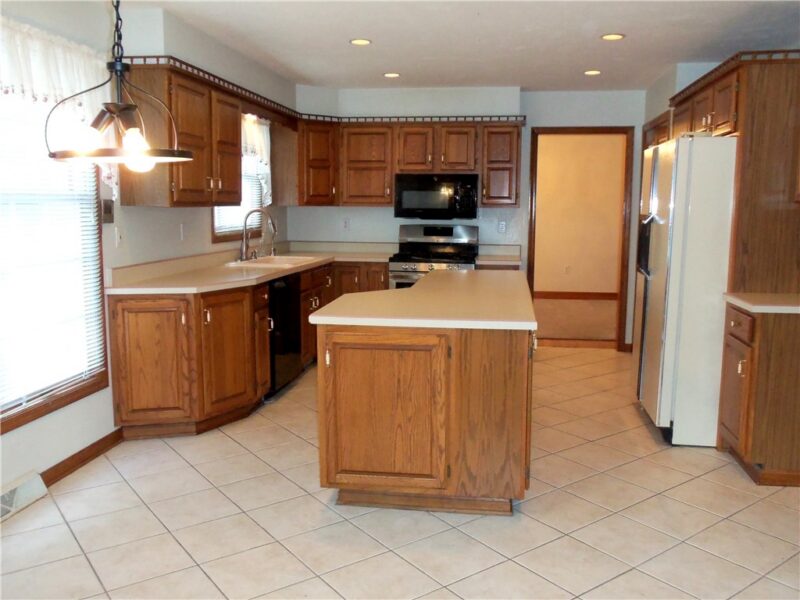 126 Surrey Drive — photo 4