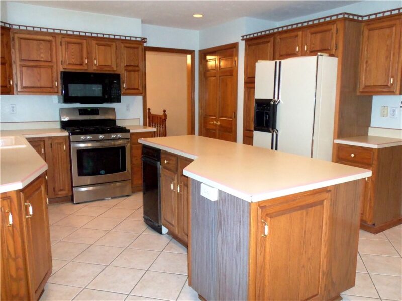 126 Surrey Drive — photo 5