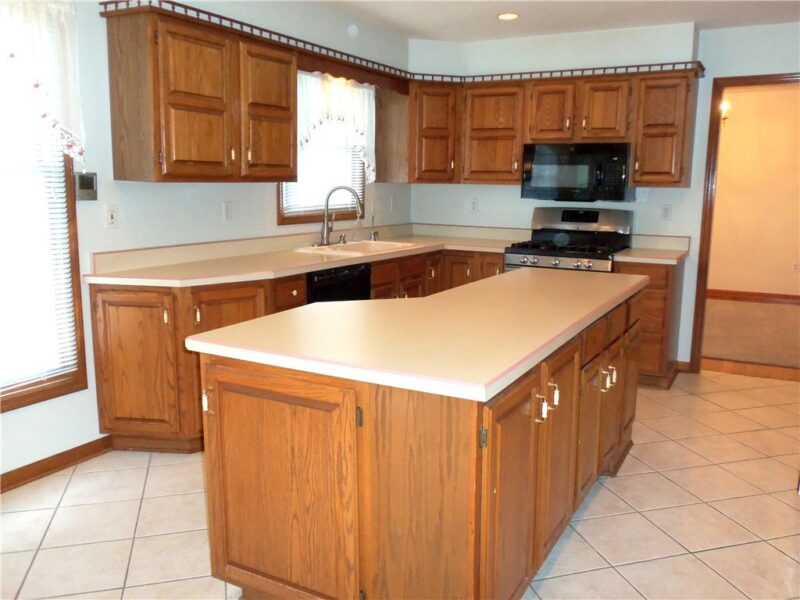 126 Surrey Drive — photo 7