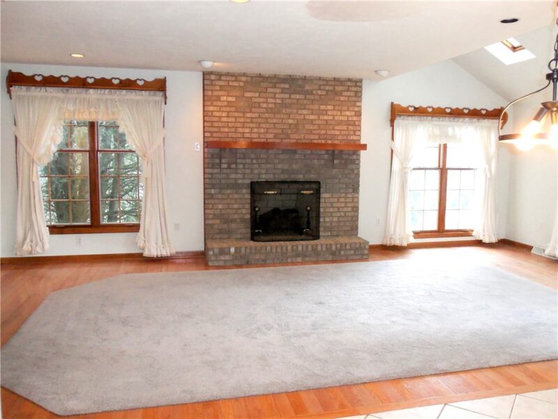 126 Surrey Drive — photo 8