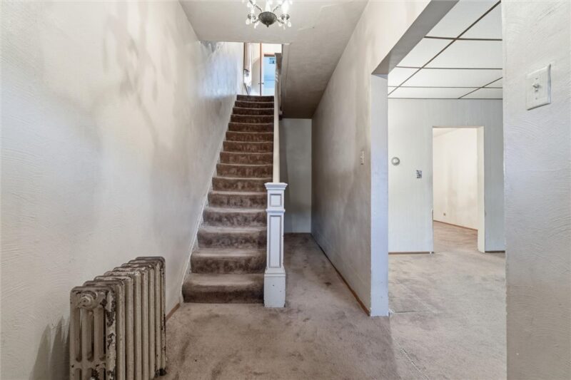 2334 Manor Ave — photo 4