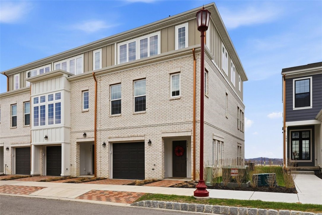 104 Founders Street — photo 1
