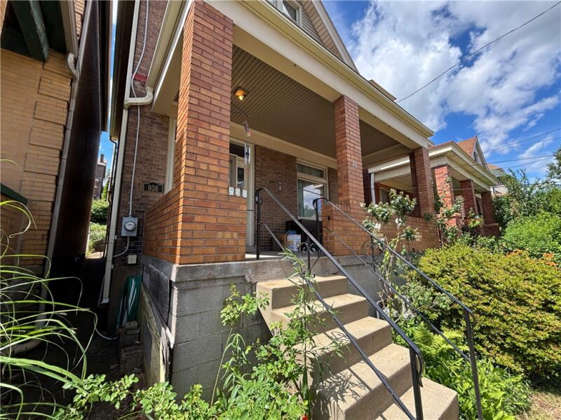 938 Greenfield Ave — photo 2