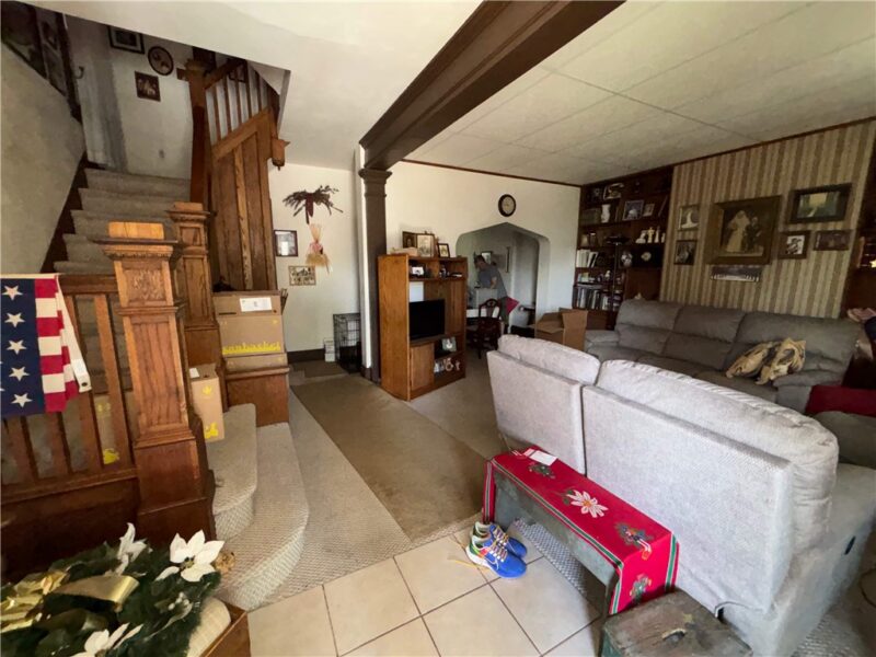 938 Greenfield Ave — photo 4