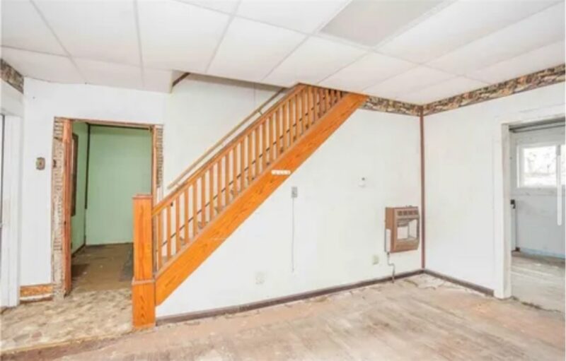 214 Upper Clinton St — photo 3