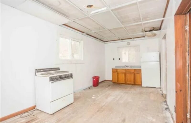 214 Upper Clinton St — photo 6