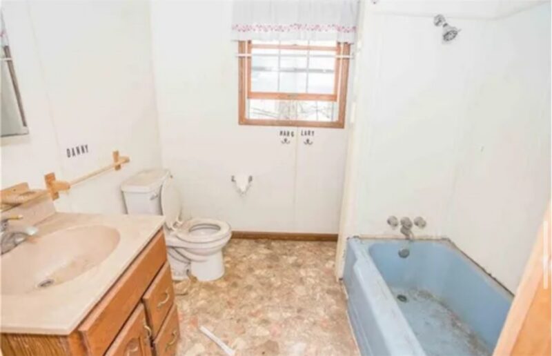 214 Upper Clinton St — photo 8