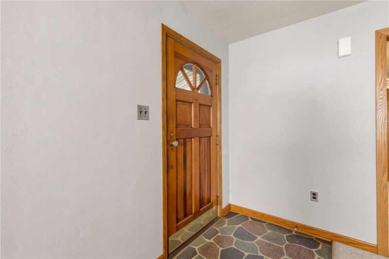 340 Columbia Street — photo 7