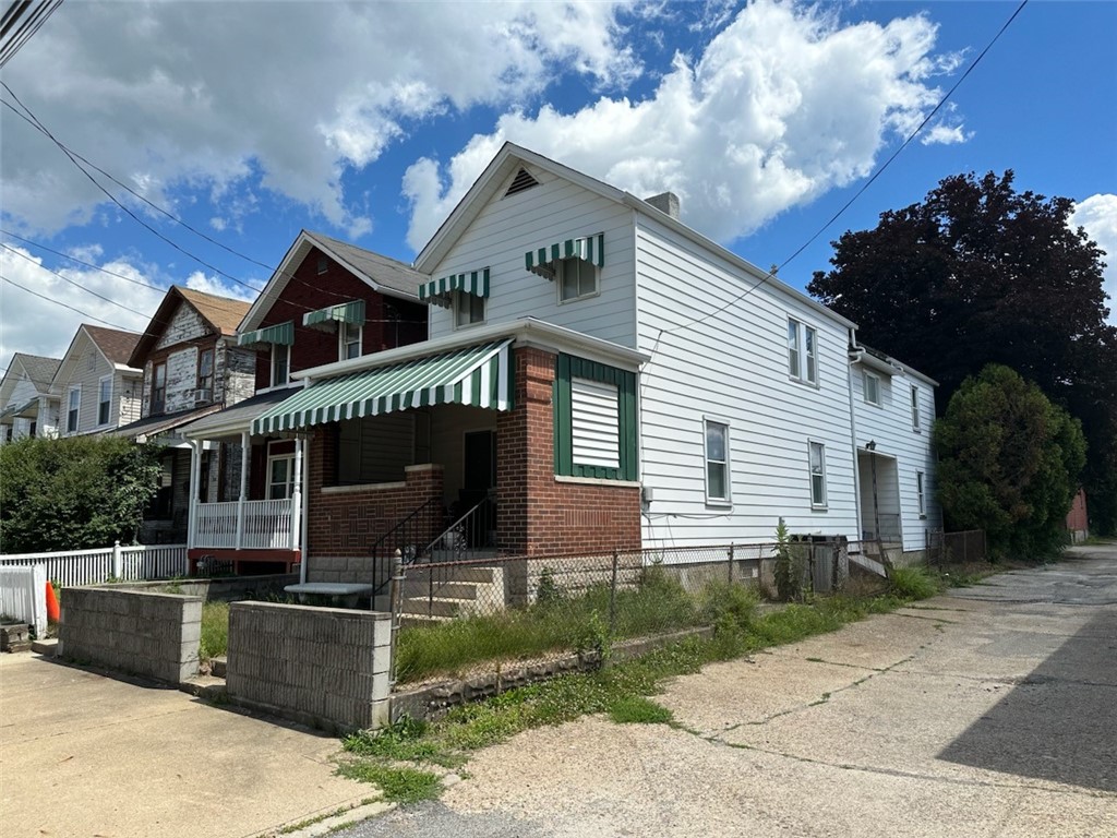 210 Munson Ave — photo 1