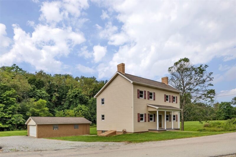 690 Lakeview Drive — photo 2