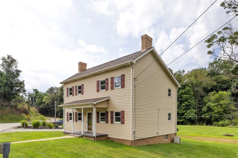 690 Lakeview Drive — photo 3