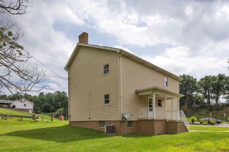 690 Lakeview Drive — photo 4