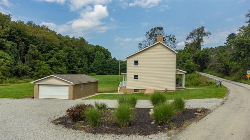 690 Lakeview Drive — photo 5