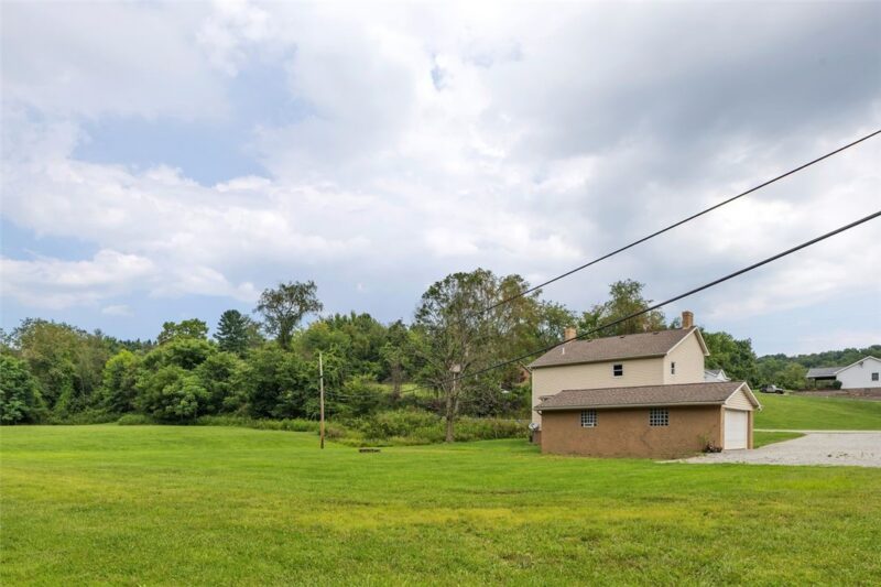 690 Lakeview Drive — photo 8
