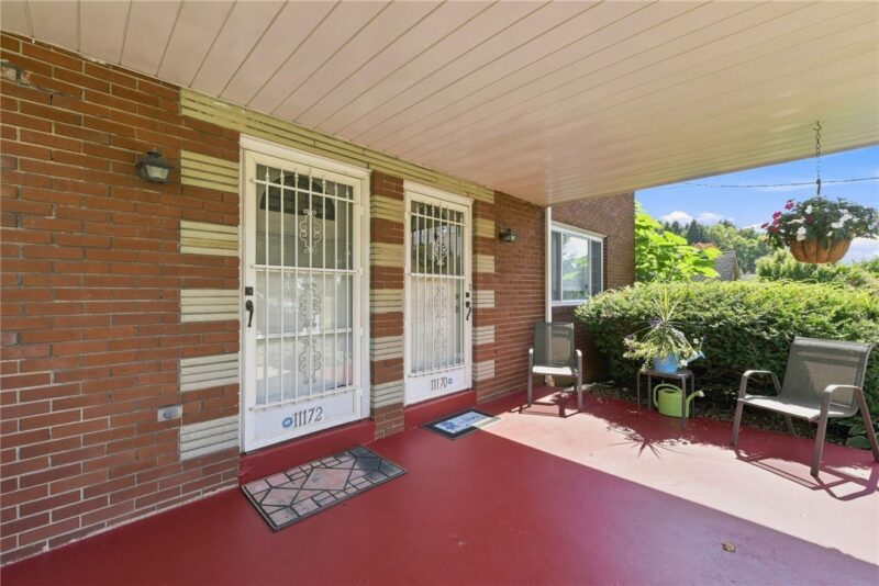 11170-11172 Glenn Drive — photo 3
