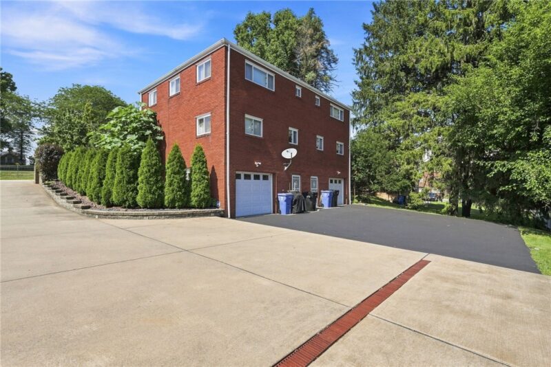 11170-11172 Glenn Drive — photo 4