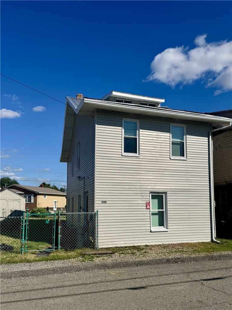 940 Orchard St — photo 1