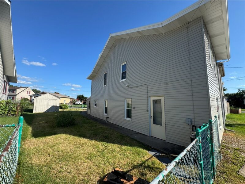 940 Orchard St — photo 2
