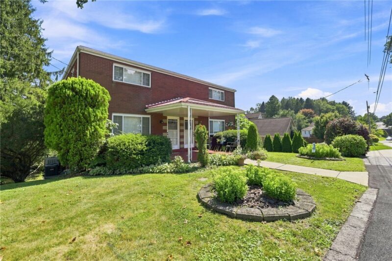 11170-11172 Glenn Drive — photo 2