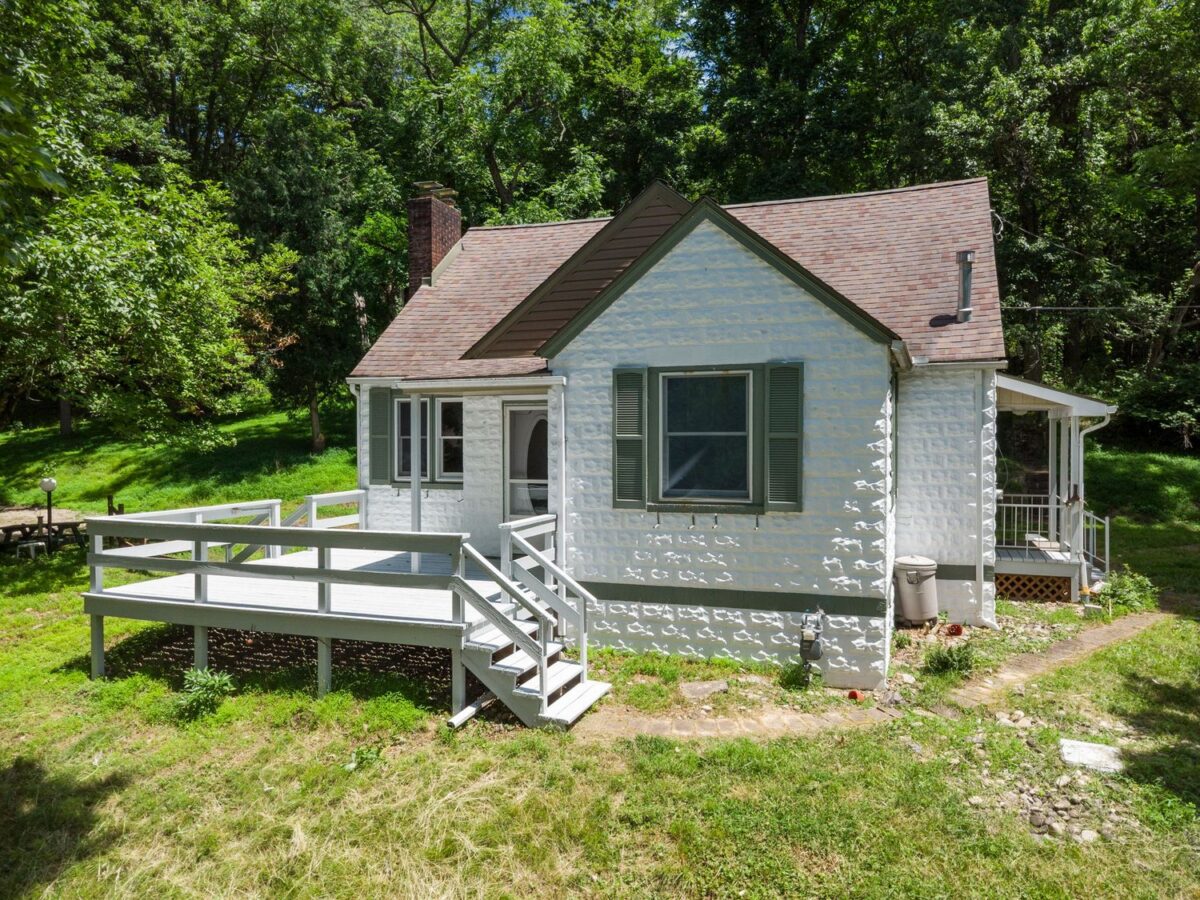 383 Lakeview Dr. — photo 1