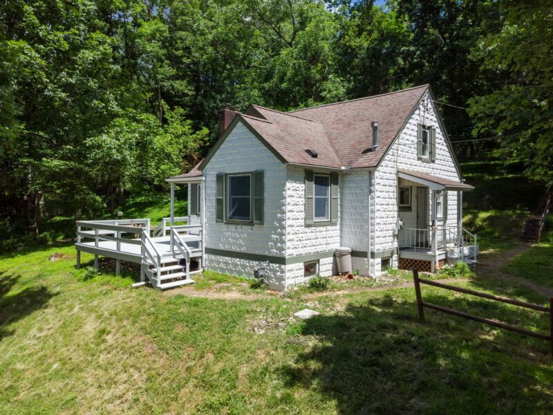 383 Lakeview Dr. — photo 2