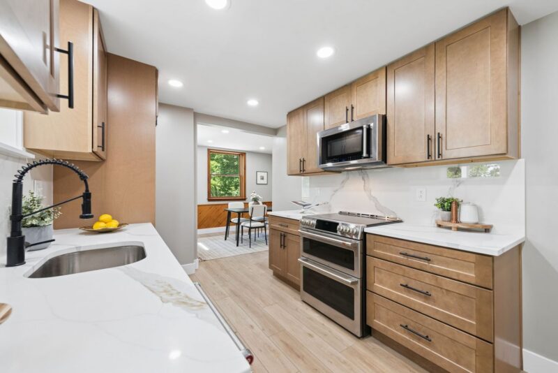 383 Lakeview Dr. — photo 4
