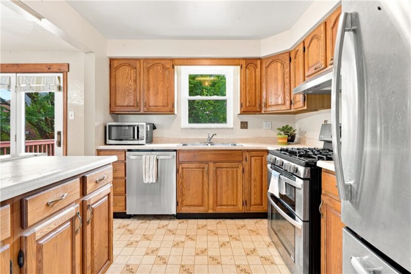 541 Foltz Dr — photo 2