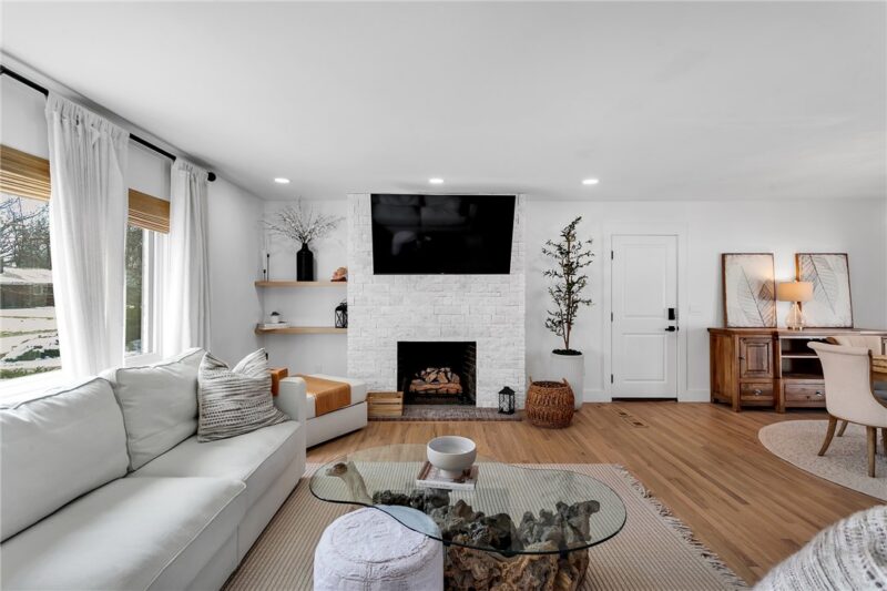 3470 MacArthur Drive — photo 8