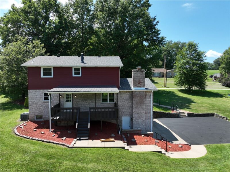 135 Willow St — photo 2