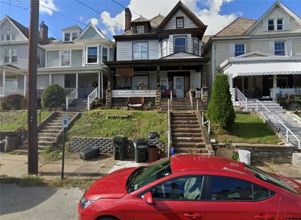 987 Thompson Ave — photo 1