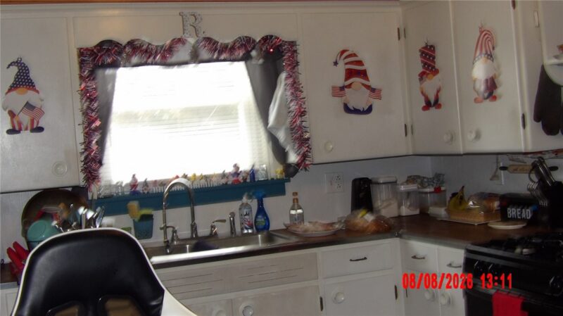 1041 W Ridge Ave — photo 4
