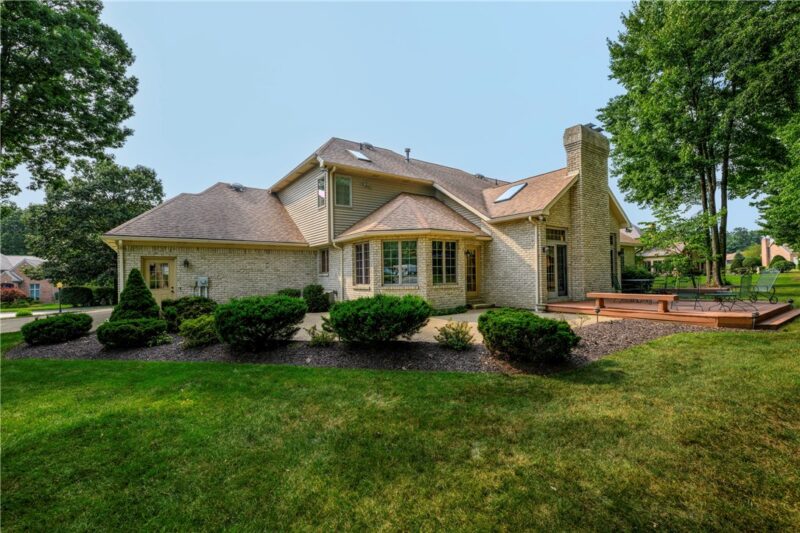 204 STIRLING DR — photo 4