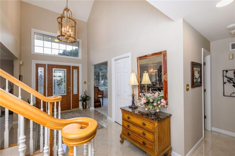 204 STIRLING DR — photo 8