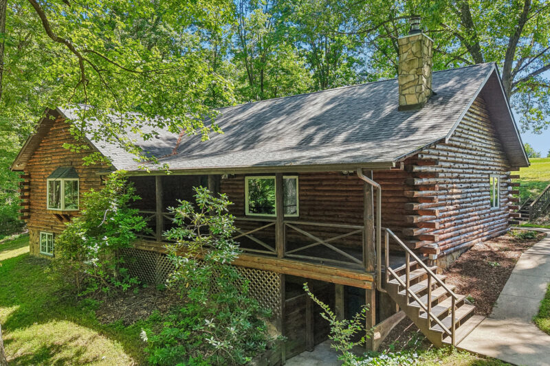 168 Airlane DRIVE — photo 2